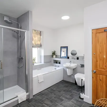 1 Roxby Terrace *