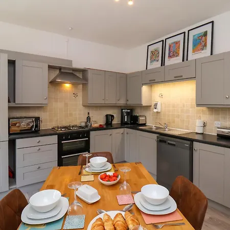 1 Roxby Terrace