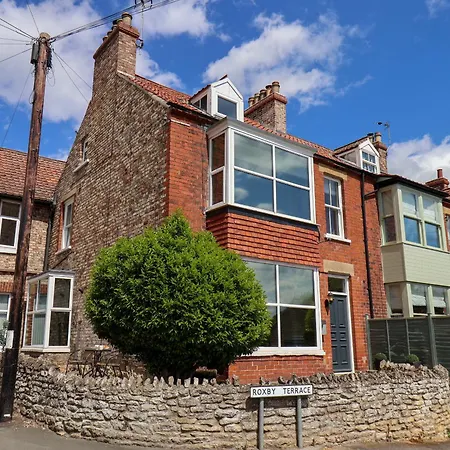 1 Roxby Terrace * Thornton Dale