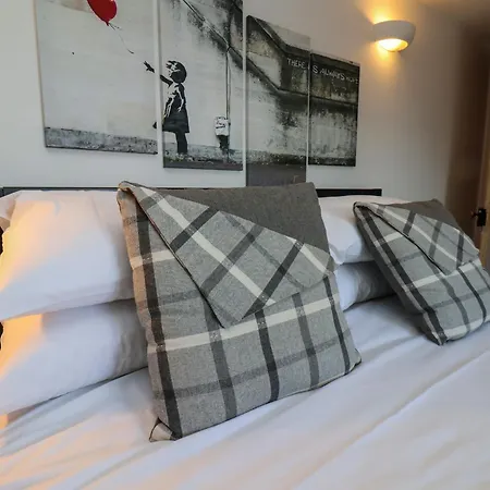 1 Roxby Terrace * Thornton Dale